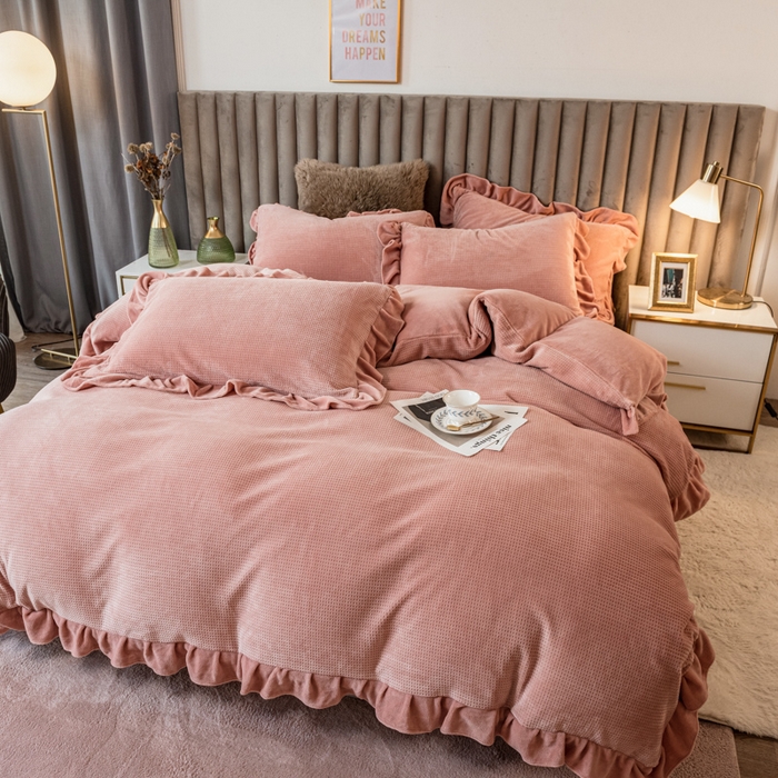 91家纺网 家纺一手货源 找家纺 印季家纺 2025新款华夫格牛奶绒花边四件套 豆沙