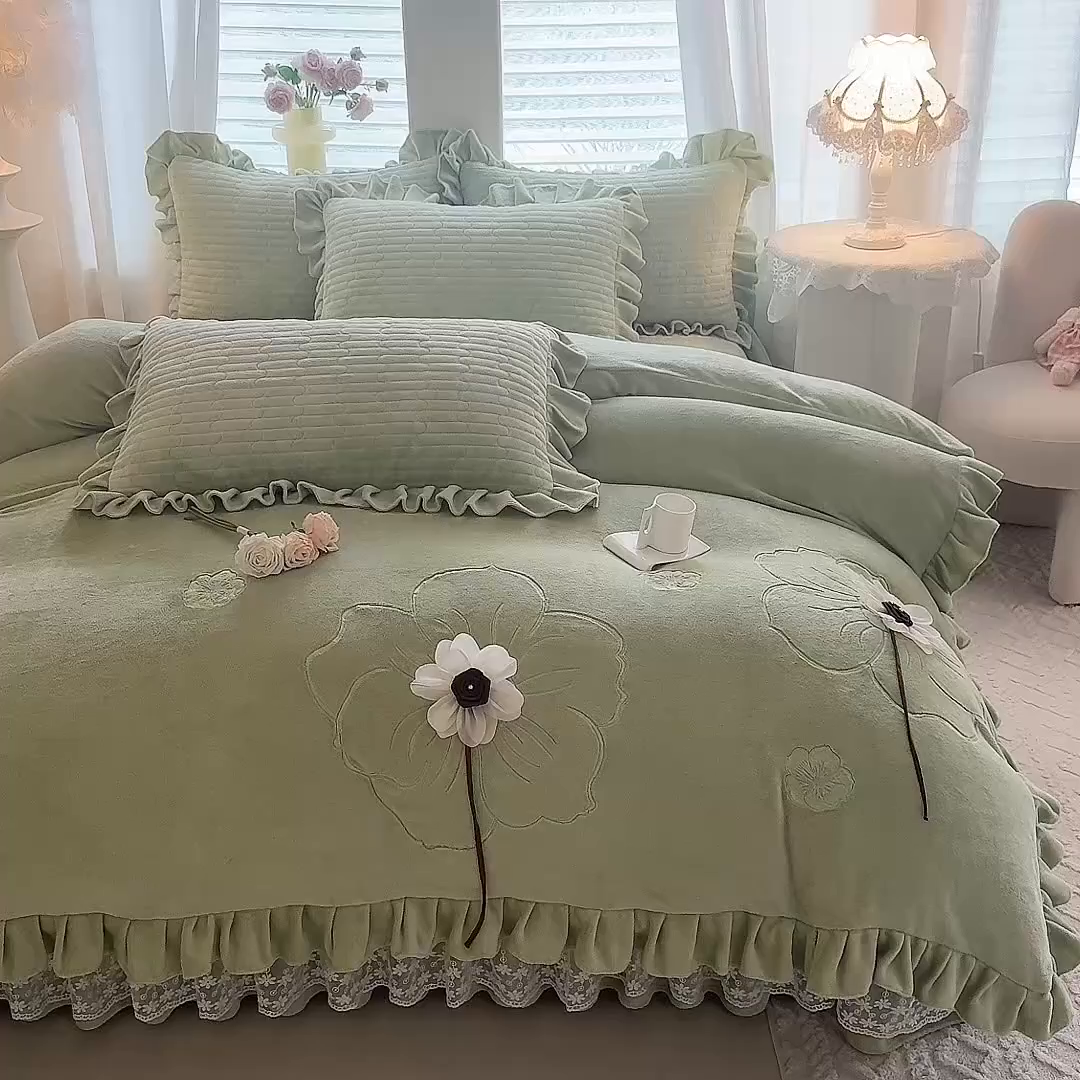 91家纺网 家纺一手货源 找家纺 唐人居 2025新款高克重牛奶绒立体绣花床盖四件套-芬芳 芬芳-草绿