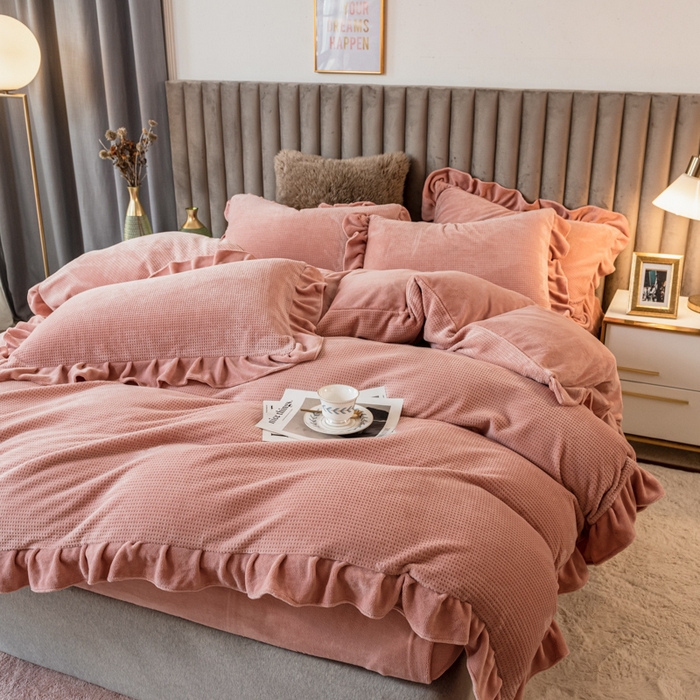 91家纺网 家纺一手货源 找家纺 印季家纺 2025新款华夫格牛奶绒花边四件套 豆沙