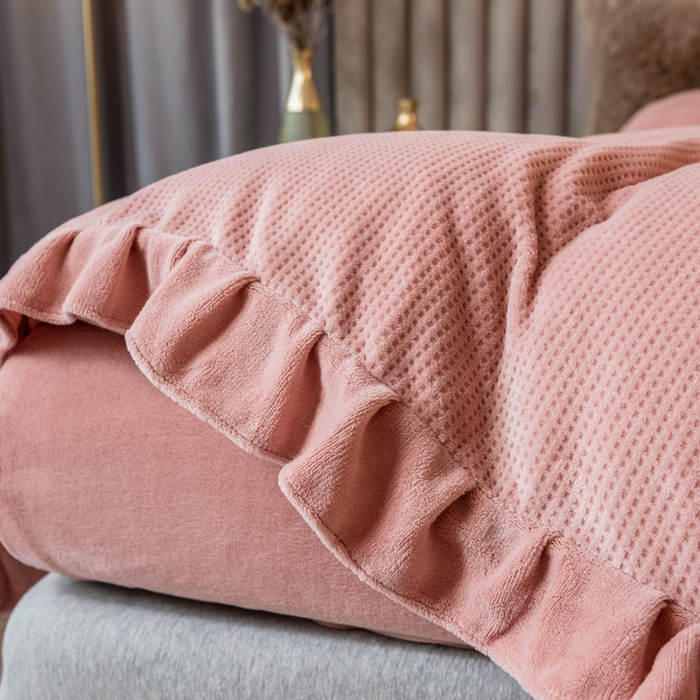 91家纺网 家纺一手货源 找家纺 印季家纺 2025新款华夫格牛奶绒花边四件套 豆沙