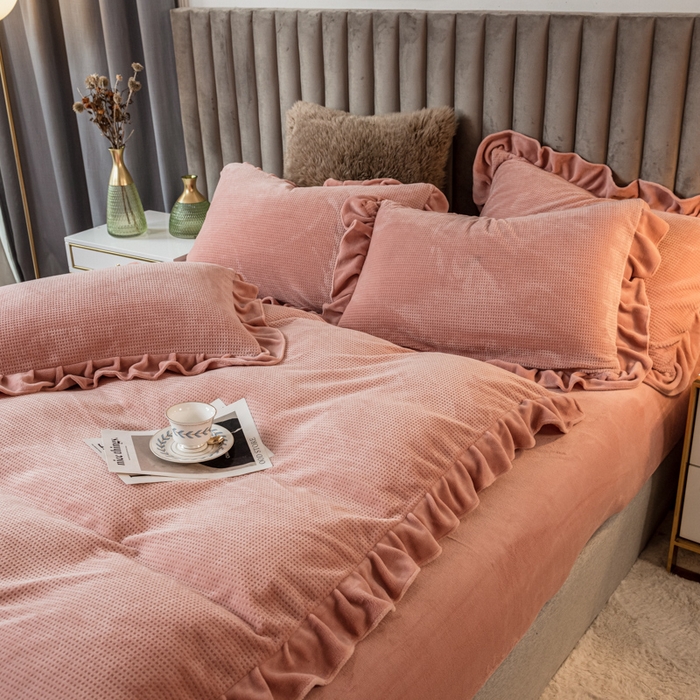 91家纺网 家纺一手货源 找家纺 印季家纺 2025新款华夫格牛奶绒花边四件套 豆沙