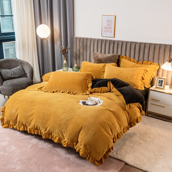 91家纺网 家纺一手货源 找家纺 印季家纺 2025新款华夫格牛奶绒花边四件套 姜黄-灰