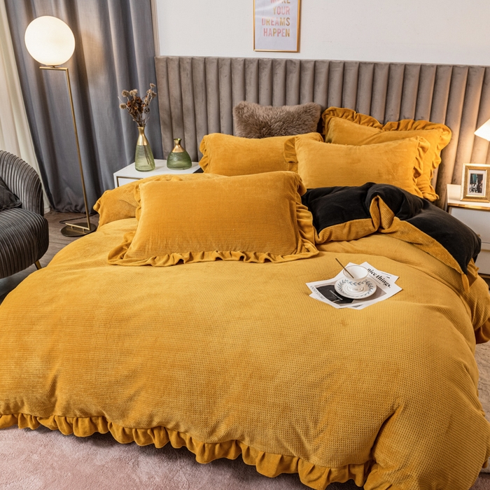 91家纺网 家纺一手货源 找家纺 印季家纺 2025新款华夫格牛奶绒花边四件套 姜黄-灰