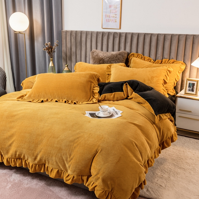 91家纺网 家纺一手货源 找家纺 印季家纺 2025新款华夫格牛奶绒花边四件套 姜黄-灰