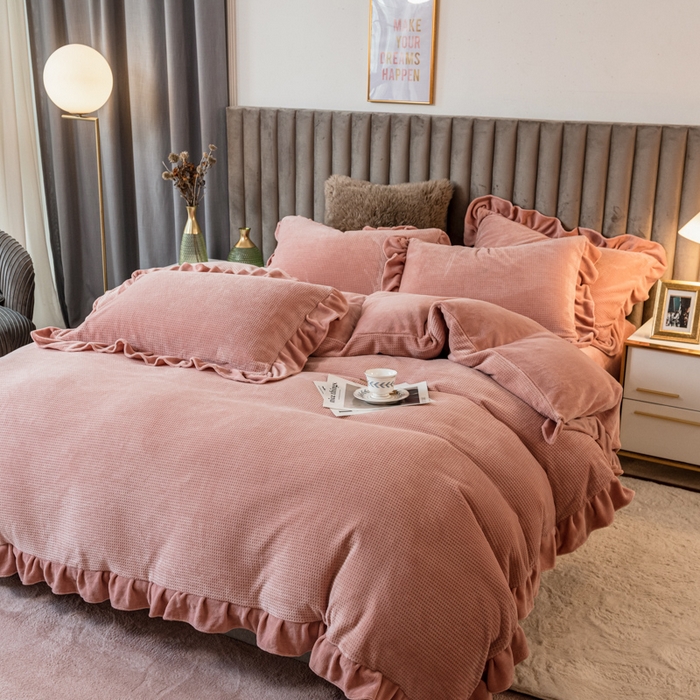 91家纺网 家纺一手货源 找家纺 印季家纺 2025新款华夫格牛奶绒花边四件套 豆沙