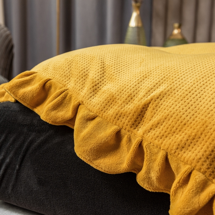 91家纺网 家纺一手货源 找家纺 印季家纺 2025新款华夫格牛奶绒花边四件套 姜黄-灰