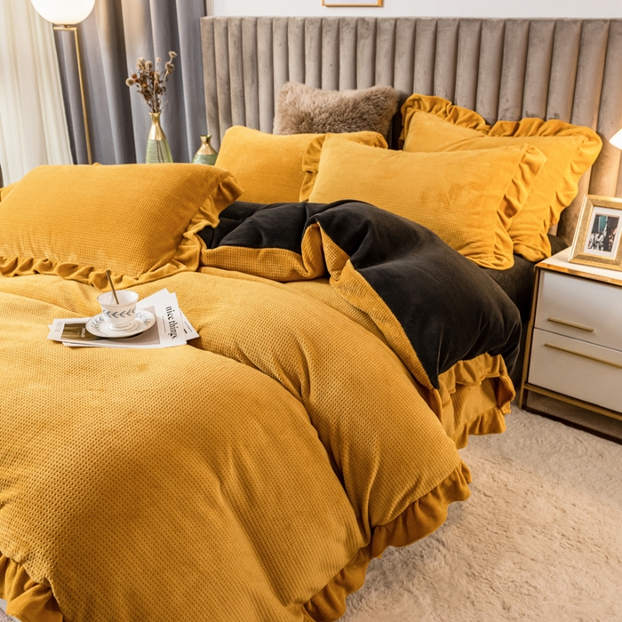 91家纺网 家纺一手货源 找家纺 印季家纺 2025新款华夫格牛奶绒花边四件套 姜黄-灰