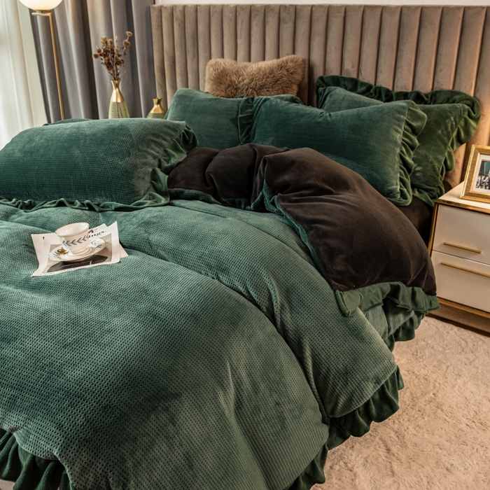 91家纺网 家纺一手货源 找家纺 印季家纺 2025新款华夫格牛奶绒花边四件套 墨绿-灰