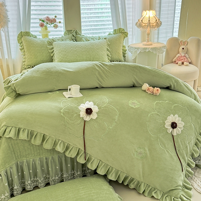 91家纺网 家纺一手货源 找家纺 （总）唐人居 2025新款高克重牛奶绒立体绣花床盖四件套-芬芳