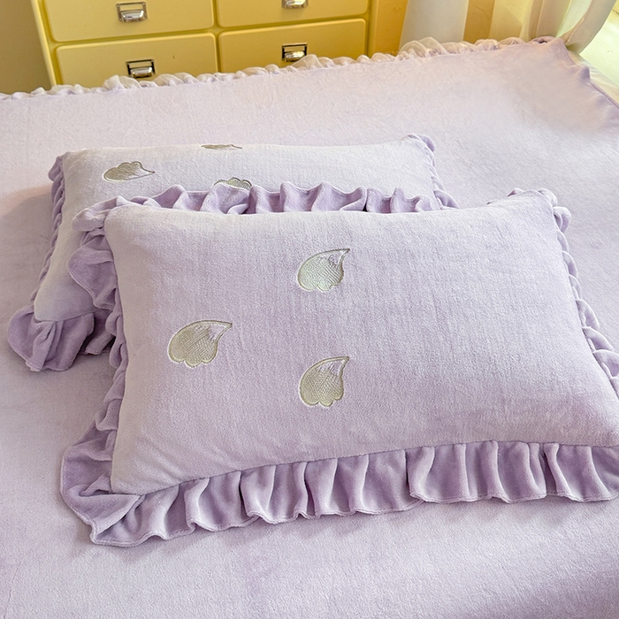 91家纺网 家纺一手货源 找家纺 唐人居 2025新款加厚牛奶绒立体绣花四件套-花漾 花漾-浅紫