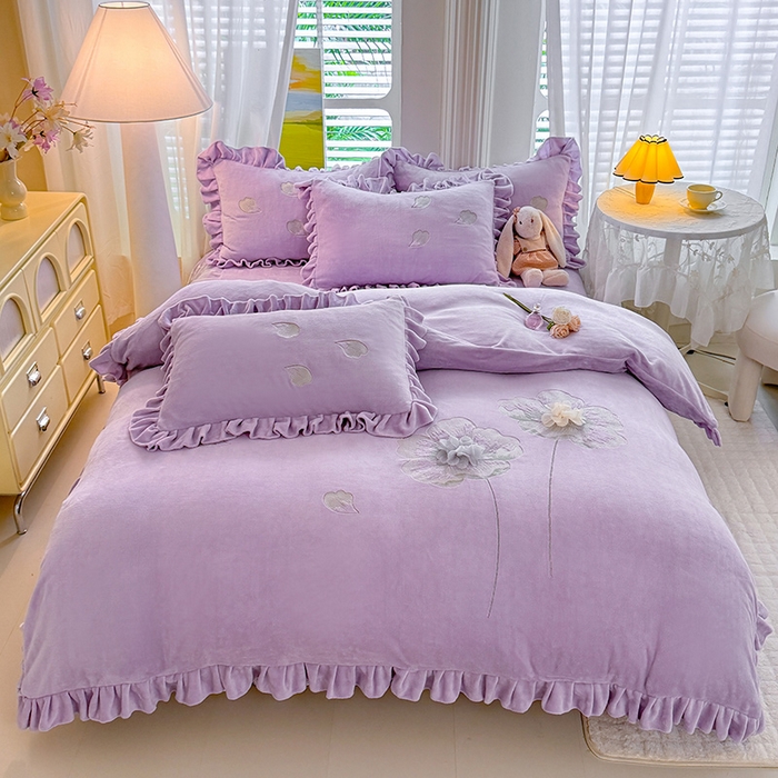 91家纺网 家纺一手货源 找家纺 唐人居 2025新款加厚牛奶绒立体绣花四件套-花漾 花漾-浅紫