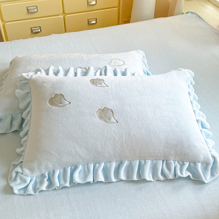 91家纺网 家纺一手货源 找家纺 唐人居 2025新款加厚牛奶绒立体绣花四件套-花漾 花漾-浅蓝