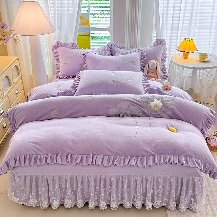 91家纺网 家纺一手货源 找家纺 唐人居 2025新款加厚牛奶绒立体绣花四件套-花漾 花漾-浅紫