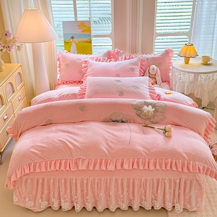 91家纺网 家纺一手货源 找家纺 唐人居 2025新款加厚牛奶绒立体绣花四件套-花漾 花漾-粉色