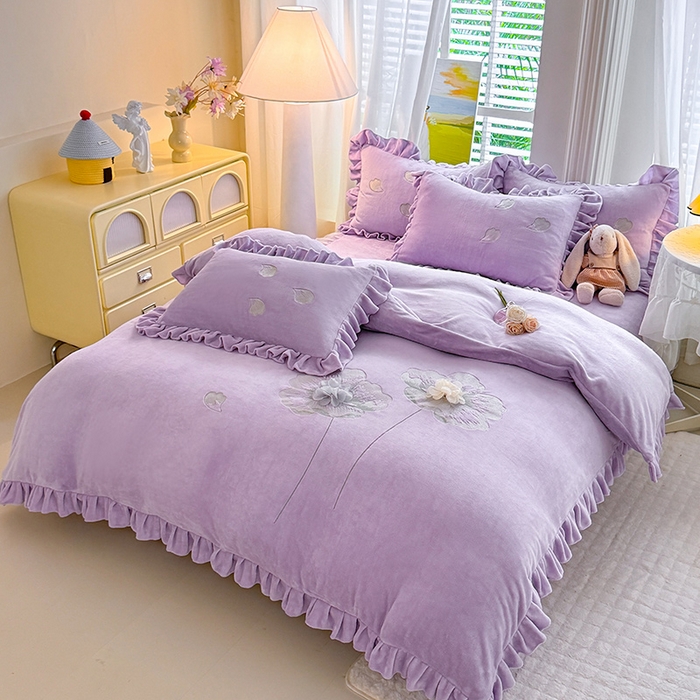 91家纺网 家纺一手货源 找家纺 唐人居 2025新款加厚牛奶绒立体绣花四件套-花漾 花漾-浅紫