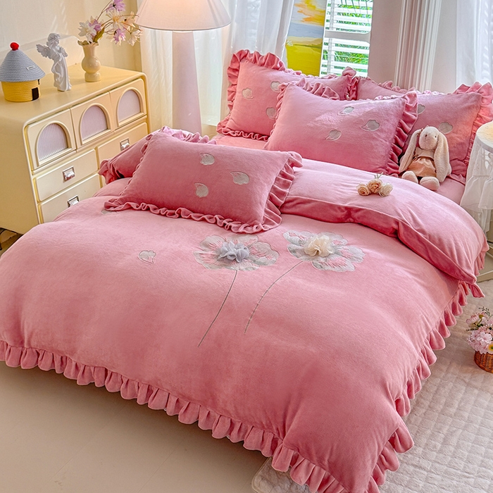 91家纺网 家纺一手货源 找家纺 唐人居 2025新款加厚牛奶绒立体绣花四件套-花漾 花漾-豆沙