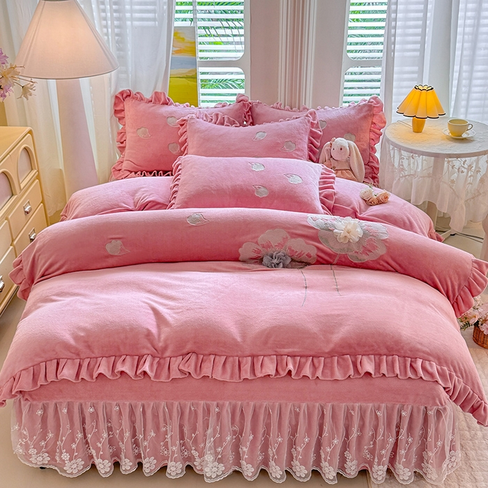 91家纺网 家纺一手货源 找家纺 唐人居 2025新款加厚牛奶绒立体绣花四件套-花漾 花漾-豆沙