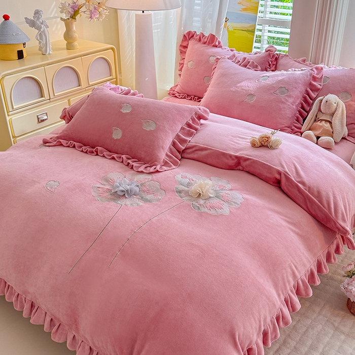 91家纺网 家纺一手货源 找家纺 唐人居 2025新款加厚牛奶绒立体绣花四件套-花漾 花漾-豆沙