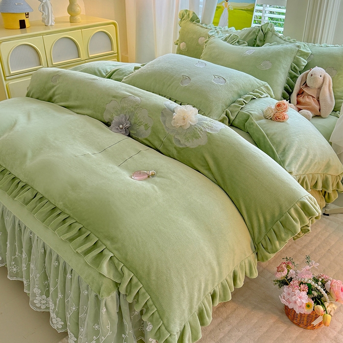 91家纺网 家纺一手货源 找家纺 唐人居 2025新款加厚牛奶绒立体绣花四件套-花漾 花漾-草绿