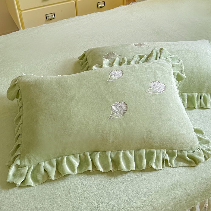 91家纺网 家纺一手货源 找家纺 唐人居 2025新款加厚牛奶绒立体绣花四件套-花漾 花漾-草绿