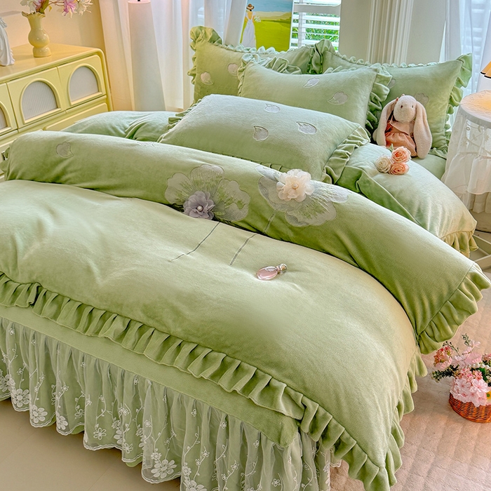 91家纺网 家纺一手货源 找家纺 唐人居 2025新款加厚牛奶绒立体绣花四件套-花漾 花漾-草绿