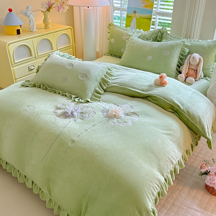 91家纺网 家纺一手货源 找家纺 唐人居 2025新款加厚牛奶绒立体绣花四件套-花漾 花漾-草绿