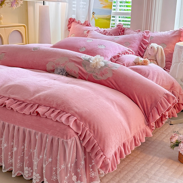 91家纺网 家纺一手货源 找家纺 唐人居 2025新款加厚牛奶绒立体绣花四件套-花漾 花漾-豆沙