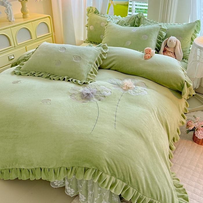 91家纺网 家纺一手货源 找家纺 唐人居 2025新款加厚牛奶绒立体绣花四件套-花漾 花漾-草绿