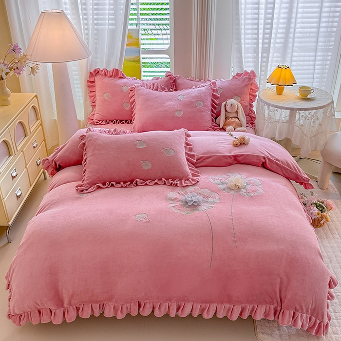 91家纺网 家纺一手货源 找家纺 唐人居 2025新款加厚牛奶绒立体绣花四件套-花漾 花漾-豆沙