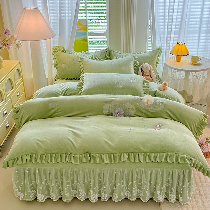 91家纺网 家纺一手货源 找家纺 唐人居 2025新款加厚牛奶绒立体绣花四件套-花漾 花漾-草绿