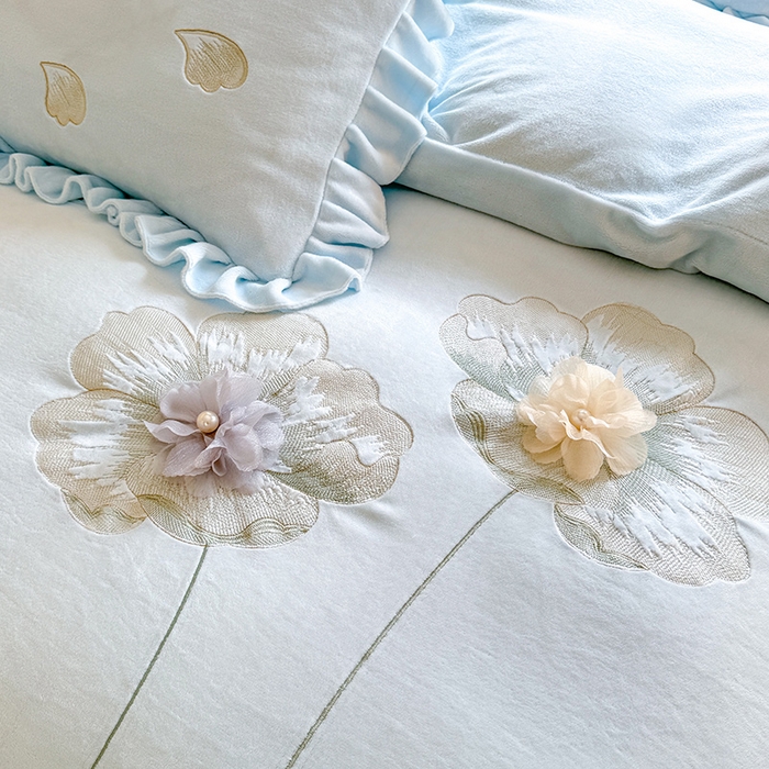 91家纺网 家纺一手货源 找家纺 唐人居 2025新款加厚牛奶绒立体绣花四件套-花漾 花漾-浅蓝