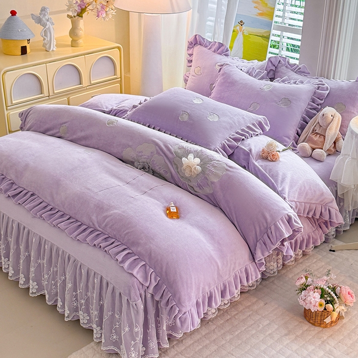 91家纺网 家纺一手货源 找家纺 唐人居 2025新款加厚牛奶绒立体绣花四件套-花漾 花漾-浅紫
