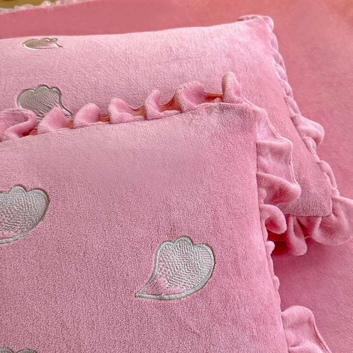 91家纺网 家纺一手货源 找家纺 唐人居 2025新款加厚牛奶绒立体绣花四件套-花漾 花漾-豆沙