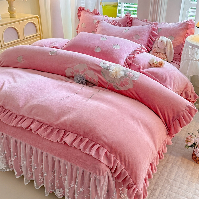 91家纺网 家纺一手货源 找家纺 唐人居 2025新款加厚牛奶绒立体绣花四件套-花漾 花漾-豆沙