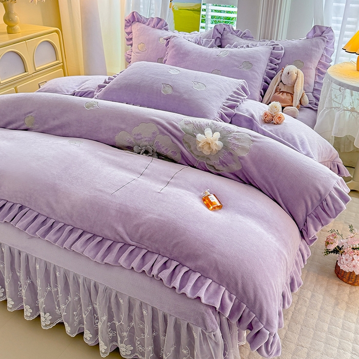 91家纺网 家纺一手货源 找家纺 唐人居 2025新款加厚牛奶绒立体绣花四件套-花漾 花漾-浅紫