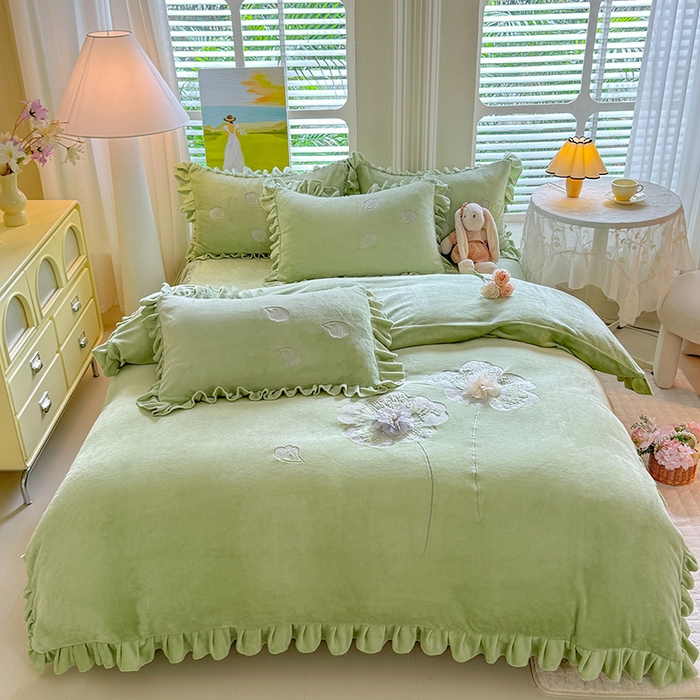 91家纺网 家纺一手货源 找家纺 唐人居 2025新款加厚牛奶绒立体绣花四件套-花漾 花漾-草绿