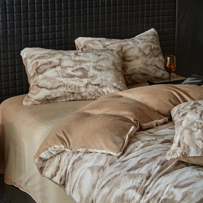 91家纺网 家纺一手货源 找家纺 缘生活 2025新款消光仿兔毛绒印花绒四件套 消光印花绒-卡其