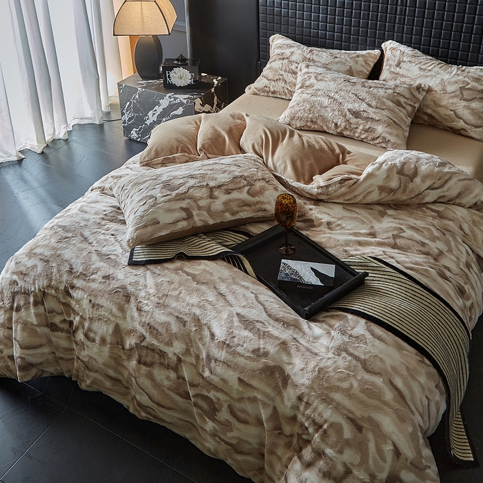 91家纺网 家纺一手货源 找家纺 缘生活 2025新款消光仿兔毛绒印花绒四件套 消光印花绒-卡其