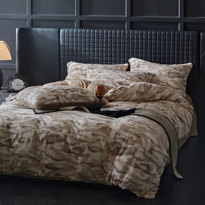 91家纺网 家纺一手货源 找家纺 缘生活 2025新款消光仿兔毛绒印花绒四件套 消光印花绒-卡其