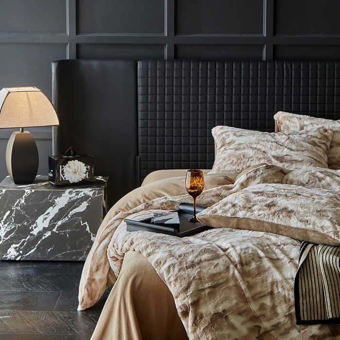 91家纺网 家纺一手货源 找家纺 缘生活 2025新款消光仿兔毛绒印花绒四件套 消光印花绒-卡其