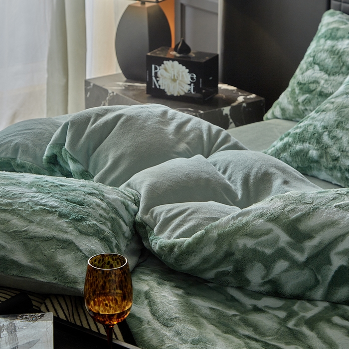 91家纺网 家纺一手货源 找家纺 缘生活 2025新款消光仿兔毛绒印花绒四件套 消光印花绒-绿色