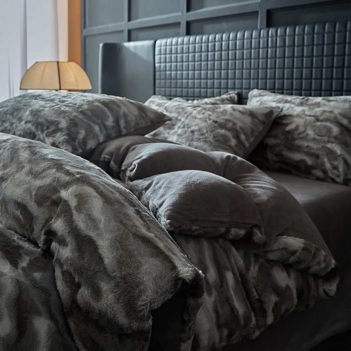 91家纺网 家纺一手货源 找家纺 缘生活 2025新款消光仿兔毛绒印花绒四件套 消光印花绒-灰色