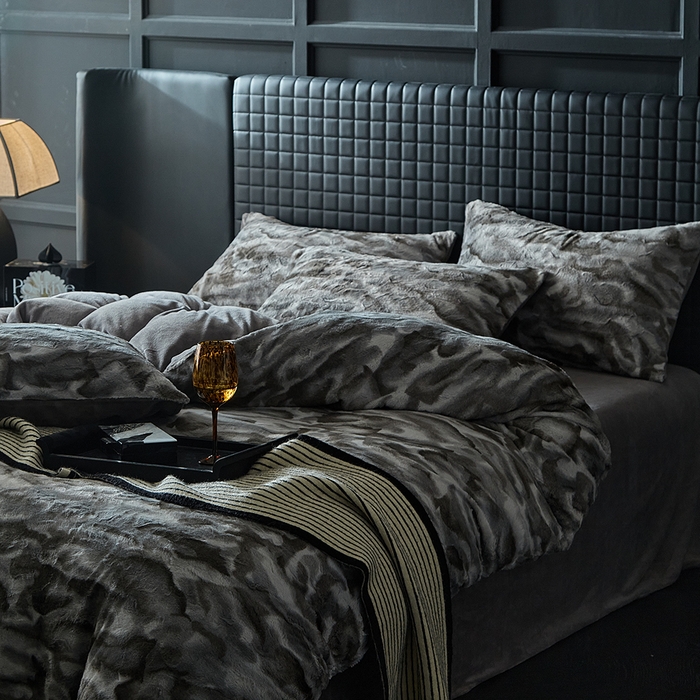 91家纺网 家纺一手货源 找家纺 缘生活 2025新款消光仿兔毛绒印花绒四件套 消光印花绒-灰色