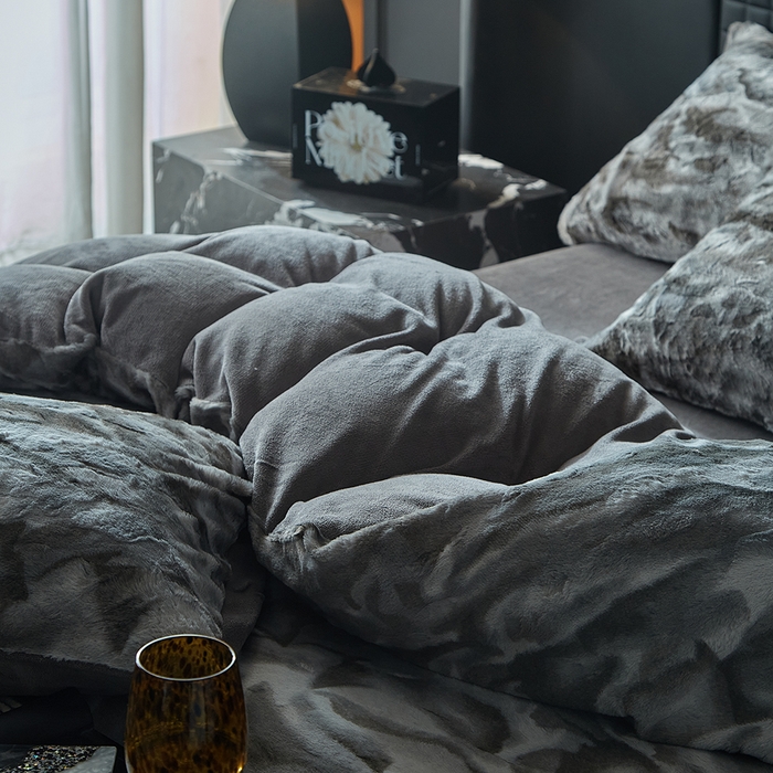 91家纺网 家纺一手货源 找家纺 缘生活 2025新款消光仿兔毛绒印花绒四件套 消光印花绒-灰色