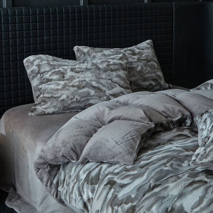 91家纺网 家纺一手货源 找家纺 缘生活 2025新款消光仿兔毛绒印花绒四件套 消光印花绒-灰色