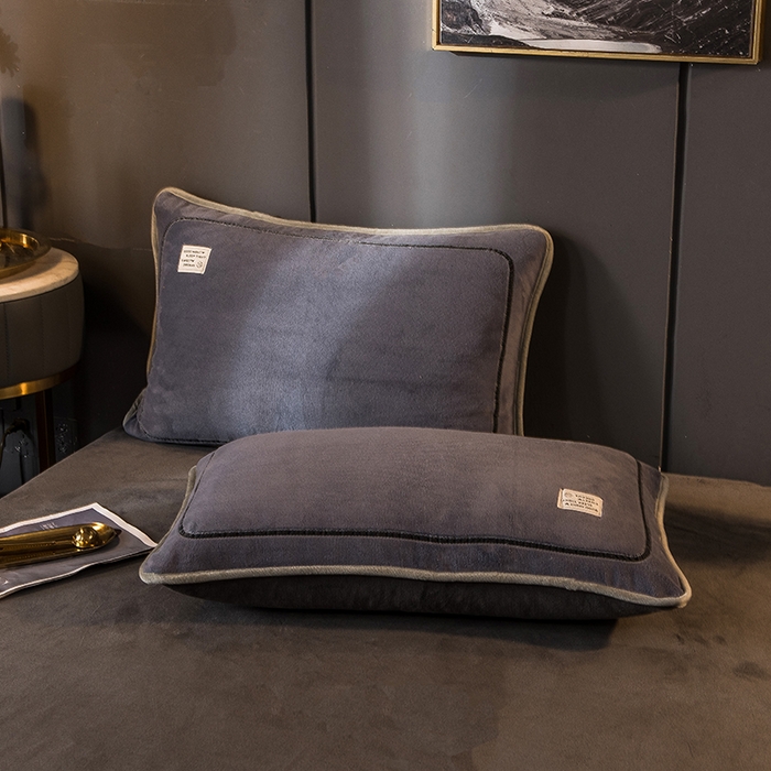 91家纺网 家纺一手货源 找家纺 印季家纺 2025新款牛奶绒纯色包边四件套 紫灰-深灰