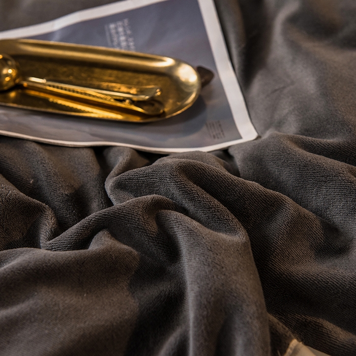 91家纺网 家纺一手货源 找家纺 印季家纺 2025新款牛奶绒纯色包边四件套 深灰-豆沙