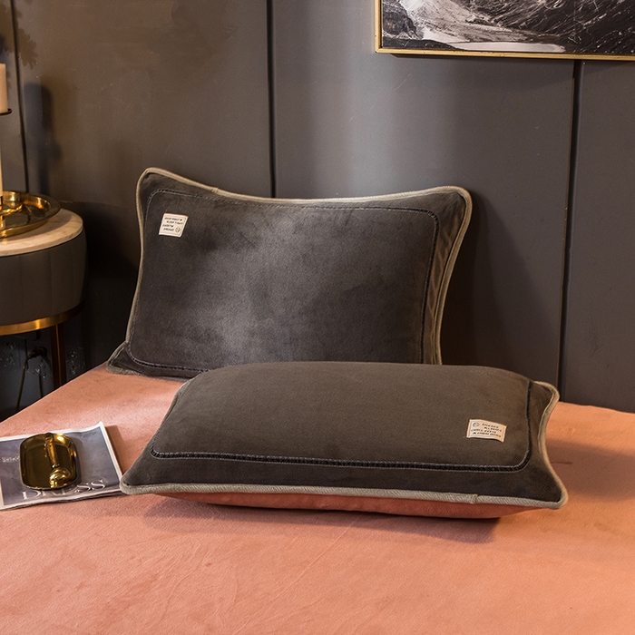 91家纺网 家纺一手货源 找家纺 印季家纺 2025新款牛奶绒纯色包边四件套 深灰-豆沙