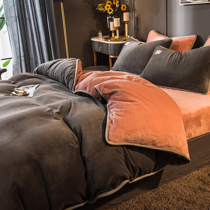 91家纺网 家纺一手货源 找家纺 印季家纺 2025新款牛奶绒纯色包边四件套 深灰-豆沙