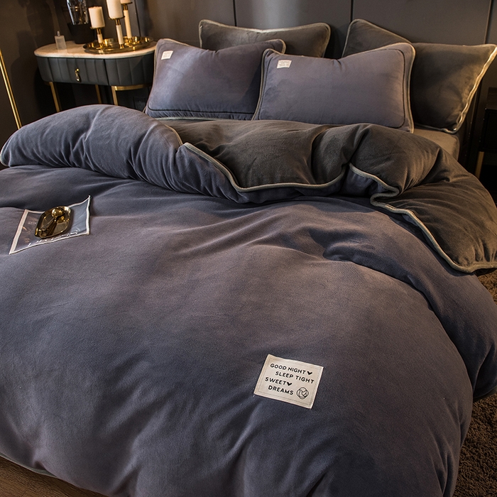 91家纺网 家纺一手货源 找家纺 印季家纺 2025新款牛奶绒纯色包边四件套 紫灰-深灰